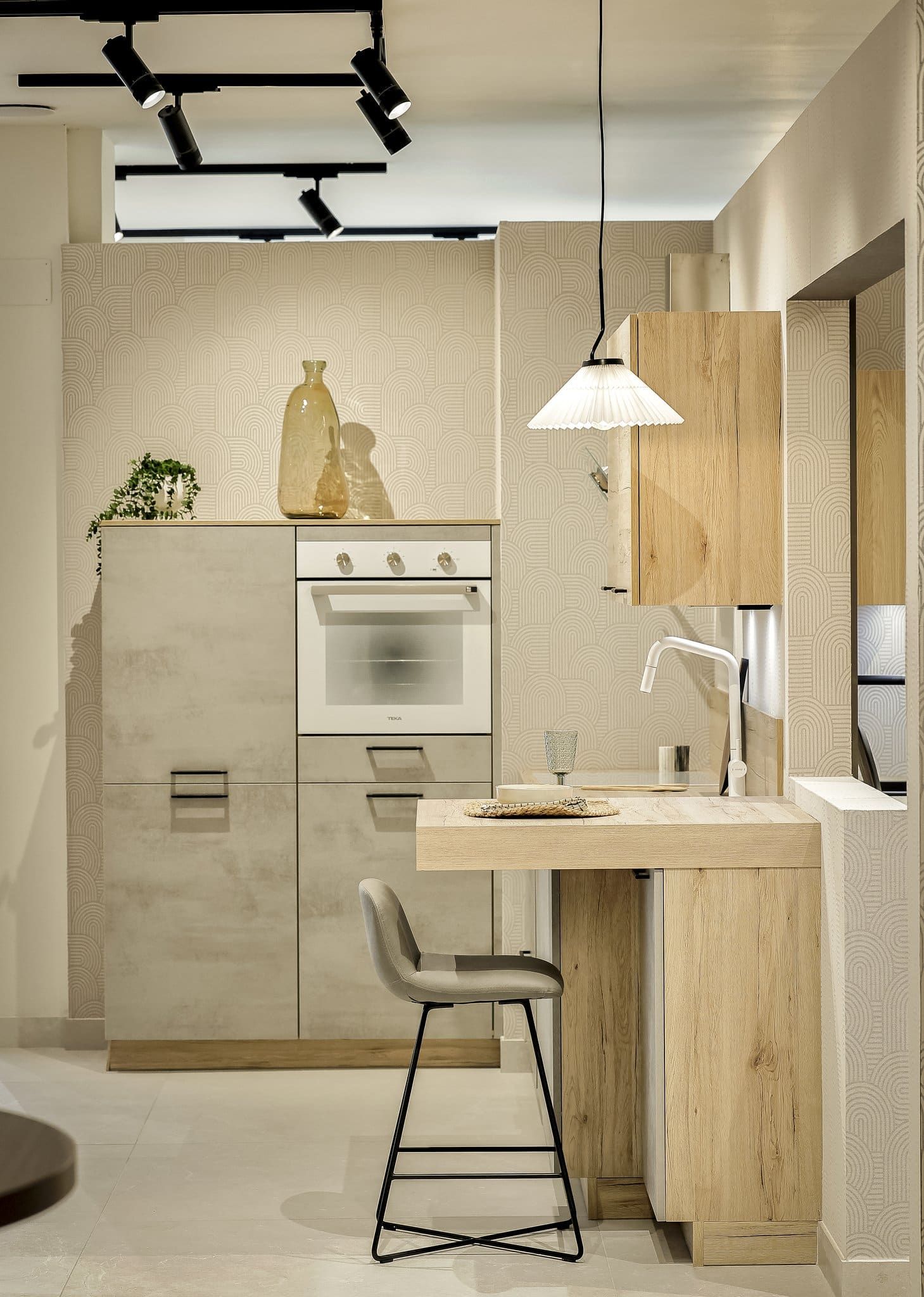 Ambiente de baño completo en el showroom de Forma Cerámicas